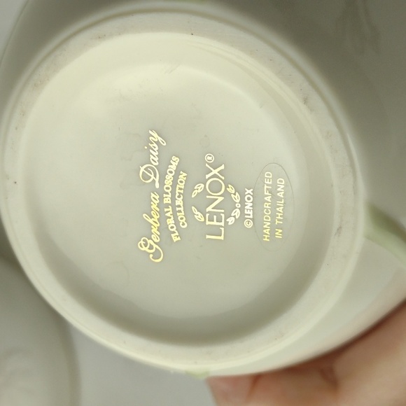 Gerbera Daisy Floral Blossoms Collection Lenox Handcrafted Vase - Picture 8 of 15